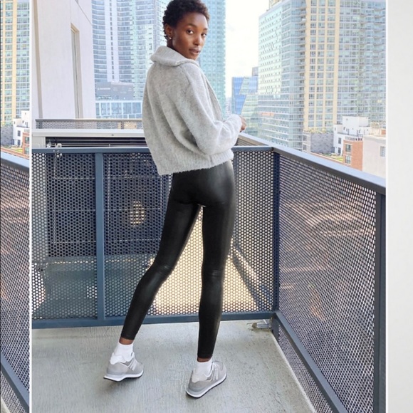 Aritzia Daria vegan leather leggings - Picture 2 of 4